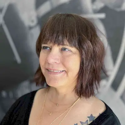 50 명의 여성 중 26 명이 가장 아첨하는 조각을 달성하는 방법을 보여줍니다