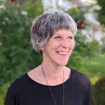 Edgy grey pixie bob for thick hair