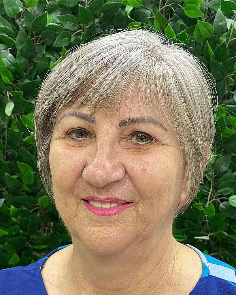 Krátký tenký tenkosrstý Bob střih pro dámy po 50 letech s kulatým obličejem' title=