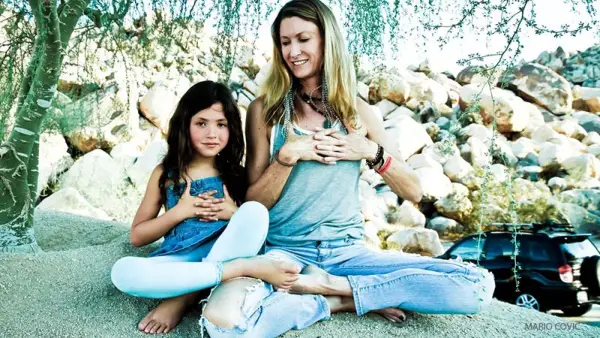 Mom-Asana: Att uppnå Santosha eller tillfredsställelse