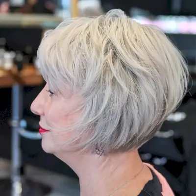 Short Feathered Stacked Pixie Bob