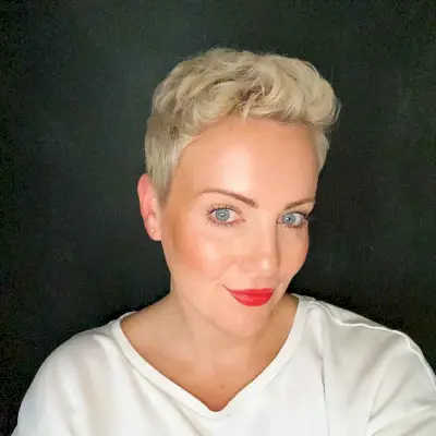 Stylish Wavy Pixie Haircut for Women Over 30