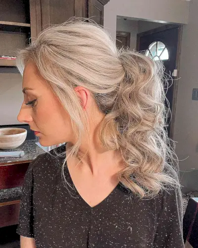 Soft Messy Ponytail with Curls for Medium-Length hair