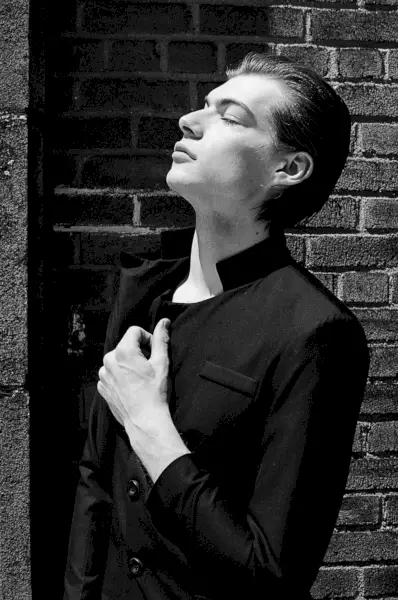 Douglas-Cassidy-Model-003