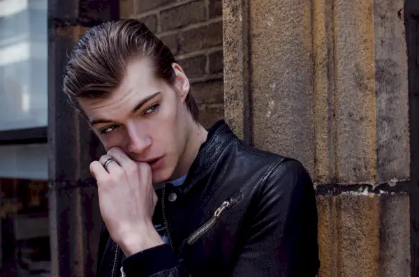 Douglas-Cassidy-Model-004