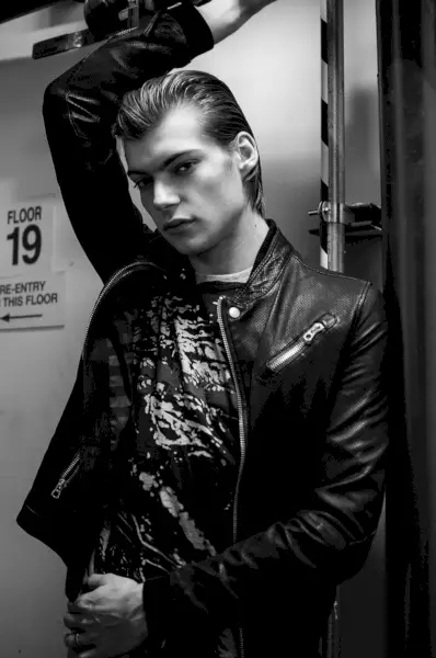 Douglas-Cassidy-Model-006