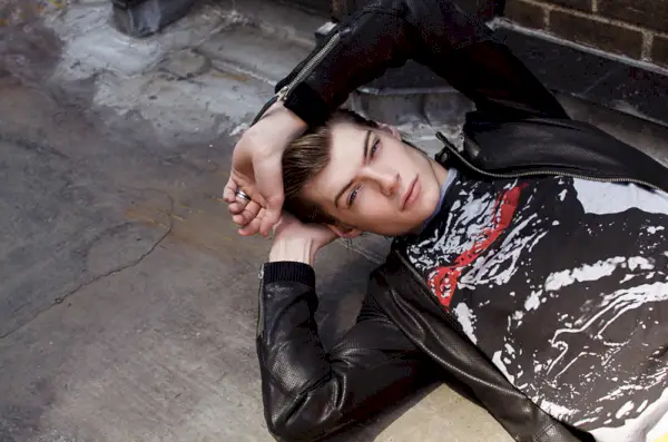 Douglas-Cassidy-Model-007