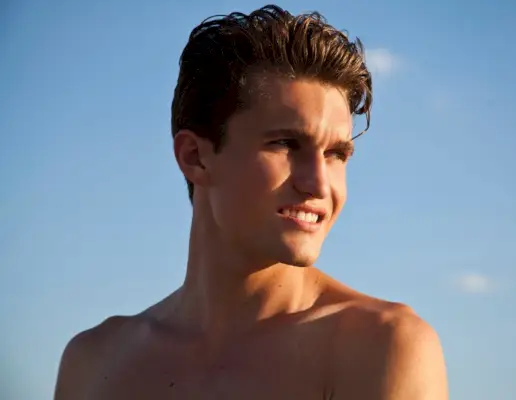 Chris-Hakos-Modelo-002