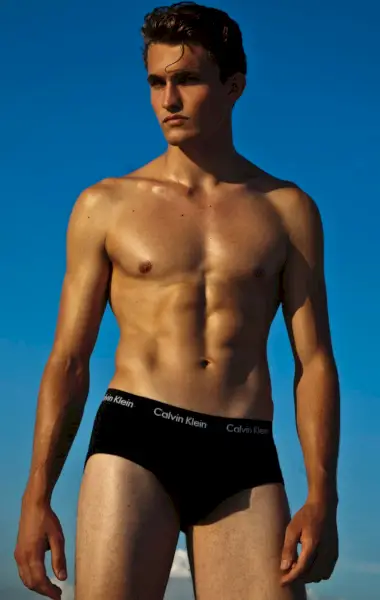 Chris-Hakos-Modelo-003