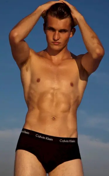 Chris-Hakos-Modelo-006