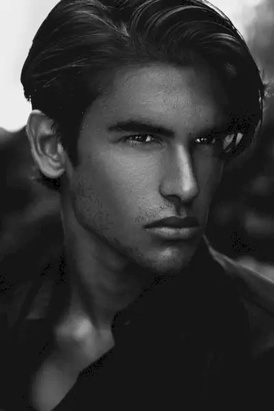 Alex Rosaleny posiert für Bali Fotos von Anton Jhonsen