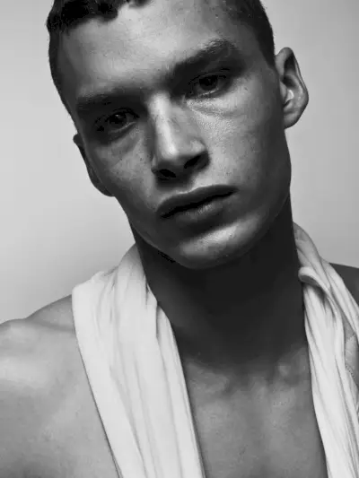 Louis Mayhew Modelo Sesión 005