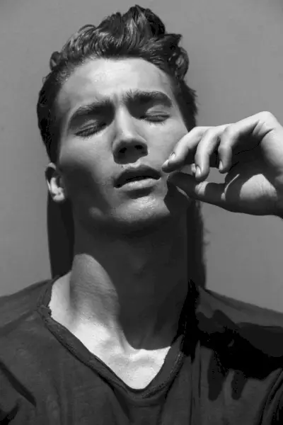 Džefa Raiena modeļa 2015. gada filma 003