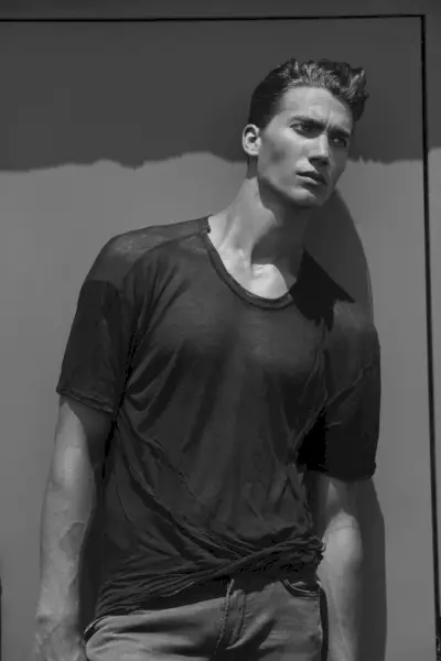 Džefa Raiena modeļa 2015. gada filma 004