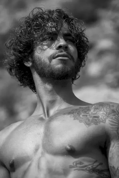 Pedro Arnon går utomhus för Alexis Dela Cruz Shoot