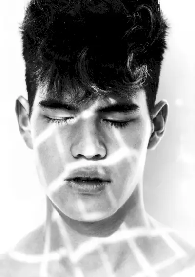 Simon Tham & Paolo Roldan door Doug Inglish voor Numéro Homme China