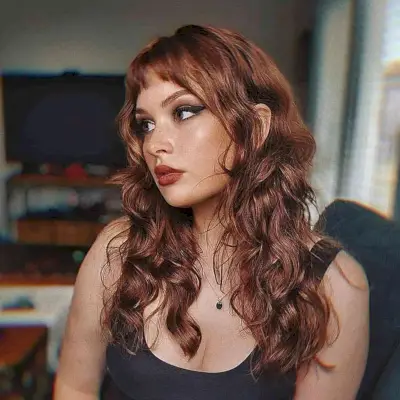 Feminine Long Beach Waves for Prom Night