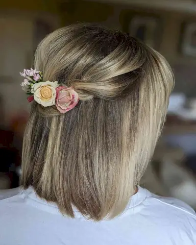 Splendid Blonde Smooth Bob Cut