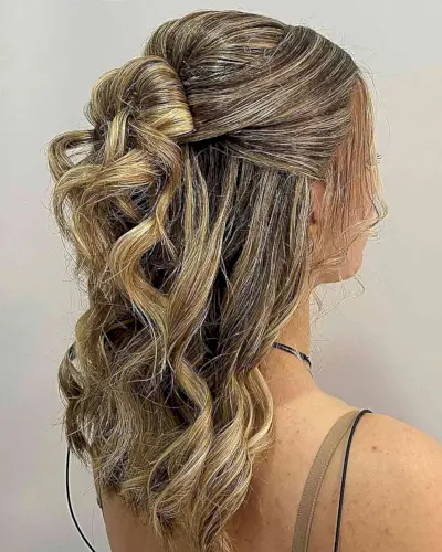 19 gražios šukuosenos yra vidutiniai plaukai iki 2024 m