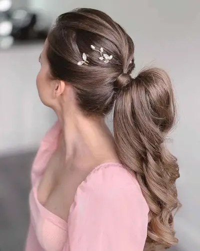 Elevated Ponytail with Soft Curls