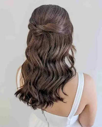 2024 년까지 가벼운 공을 가진 25 개의 헤어 스타일