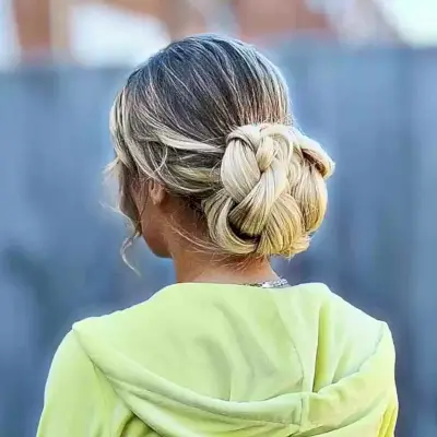 Elegant Low Overlap Bun for Longer Tresses at Prom