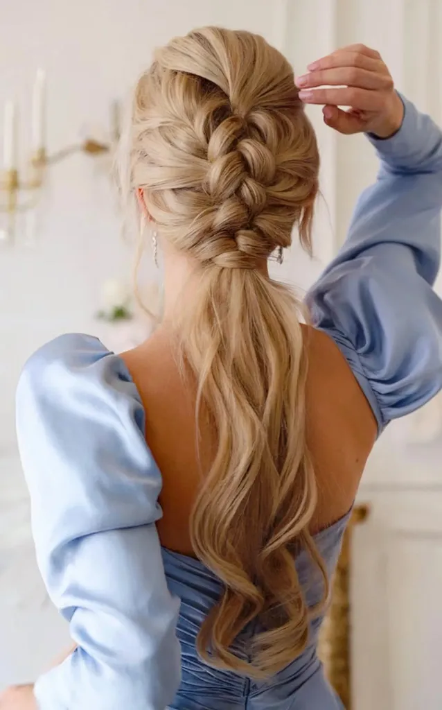 Flettet hestehale frisyre' title=