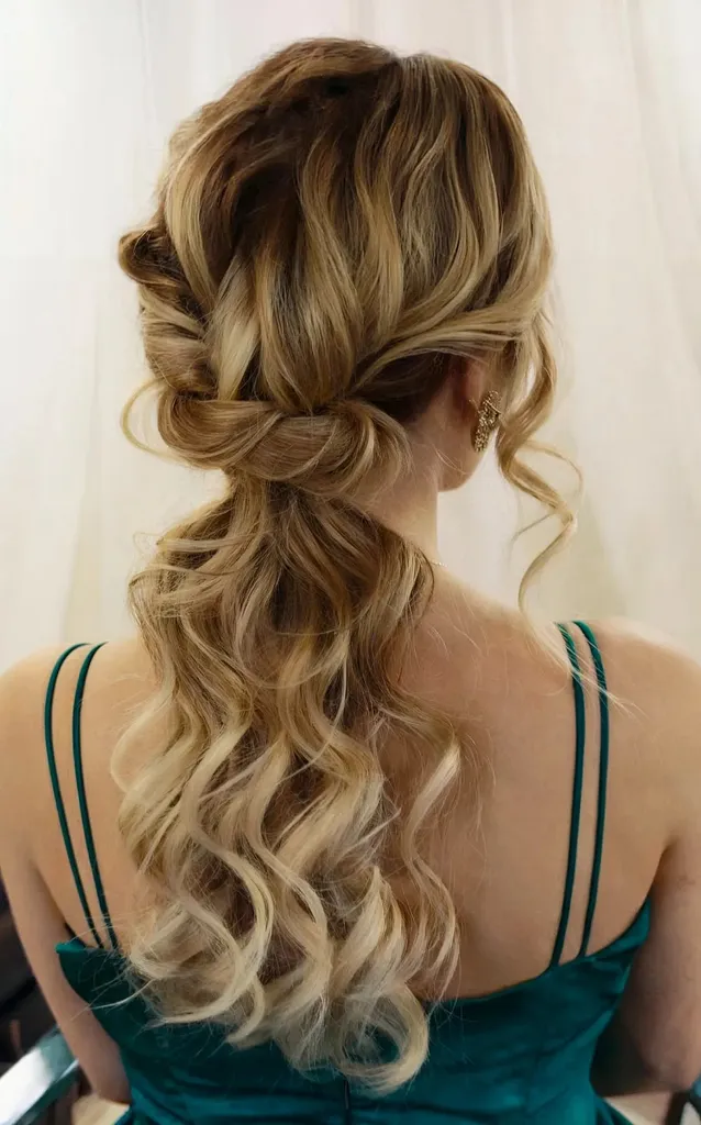 Løs vridd hestehale' title=