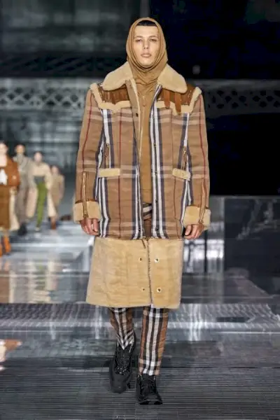 버버리 가을 겨울 2020 남성 컬렉션 런웨이 011