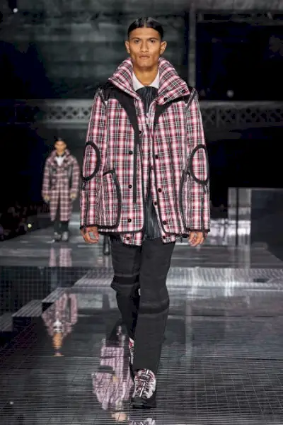 버버리 가을 겨울 2020 남성 컬렉션 런웨이 017