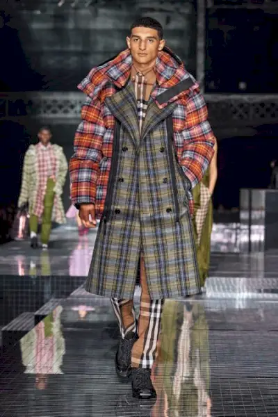 버버리 가을 겨울 2020 남성 컬렉션 런웨이 019