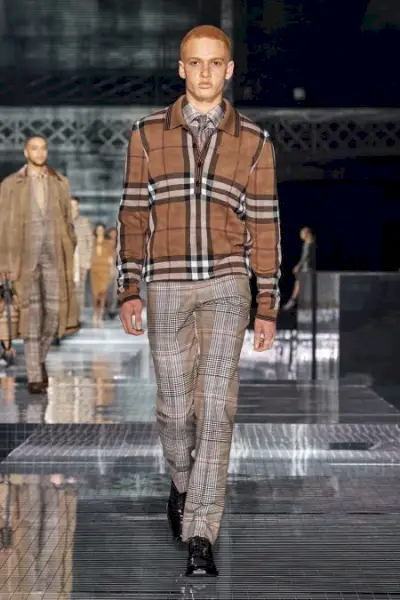 버버리 가을 겨울 2020 남성 컬렉션 런웨이 002