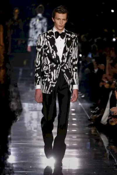 Toma Forda 2020. gada rudens ziemas vīriešu kolekcijas skrejceļa šovs 014