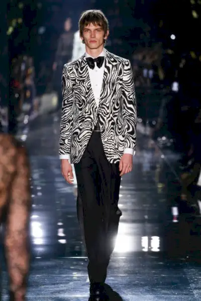Toma Forda 2020. gada rudens ziemas vīriešu kolekcijas skrejceļa šovs 015