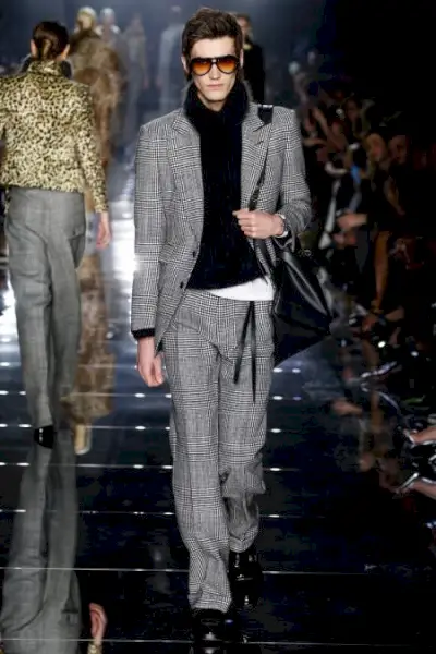 Toma Forda 2020. gada rudens ziemas vīriešu kolekcijas skrejceļa šovs 008