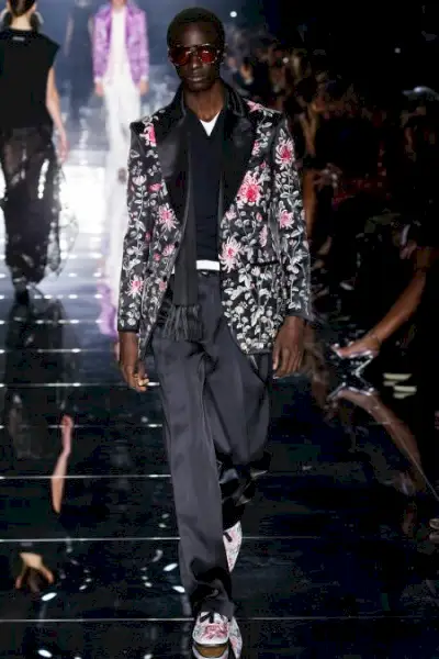 Toma Forda 2020. gada rudens ziemas vīriešu kolekcijas skrejceļa šovs 010