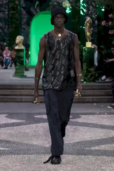 Versace kolekcija vīriešiem, pavasara vasara 2023 034