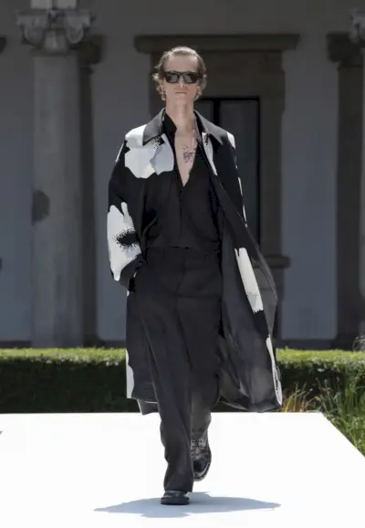 קולקציית אביב קיץ 2024 של ולנטינו גברים 024