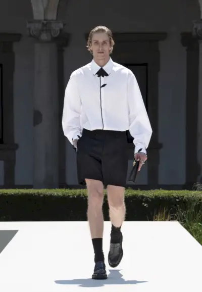 קולקציית אביב קיץ 2024 של ולנטינו גברים 032