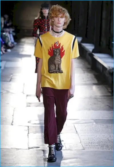 Gucci adopte un motif de chat pour sa collection croisière 2017.