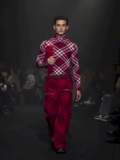 „Burberry Fall Winter 2023“ vyrų kolekcija 018