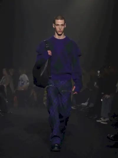 „Burberry Fall Winter 2023“ vyrų kolekcija 019