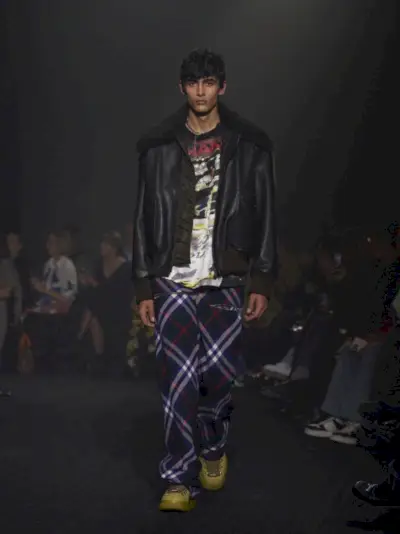 „Burberry Fall Winter 2023“ vyrų kolekcija 020