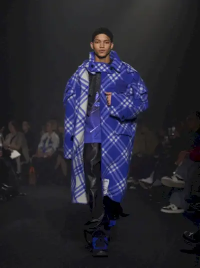 „Burberry“ rudens žiemos 2023 m. vyrų kolekcija 006