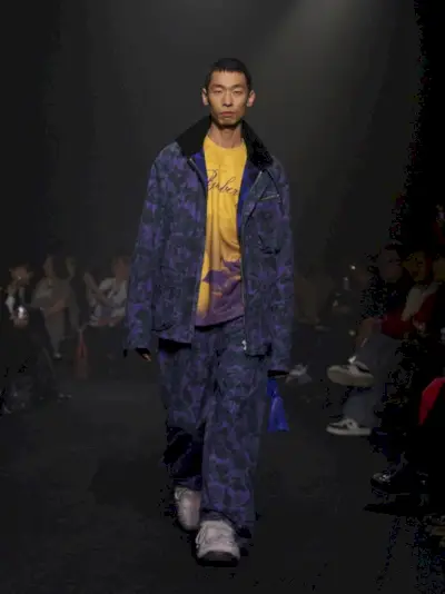 Danielio Lee „Burberry“ vizija šviečia prekės ženklo rudens kolekcijoje