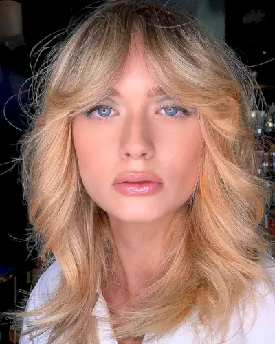 The retro shag hairstyle with curtain fringe