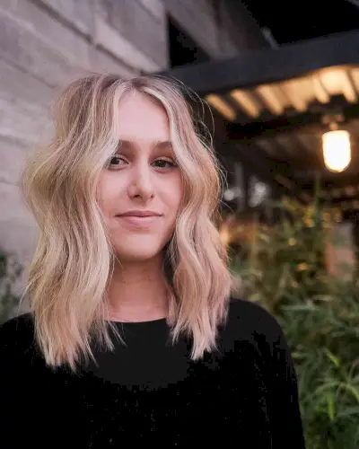 Simple blonde shag without bangs