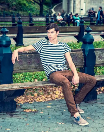 pantaloni di velluto a coste da uomo in stile maglietta a righe come indossarli