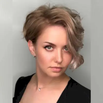 Feminine Wavy Texture with Length on Top