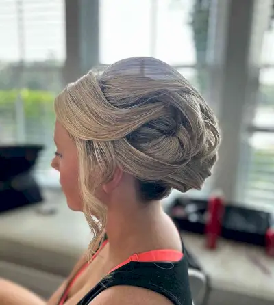 Princess-Like Laced Style for Short Mane